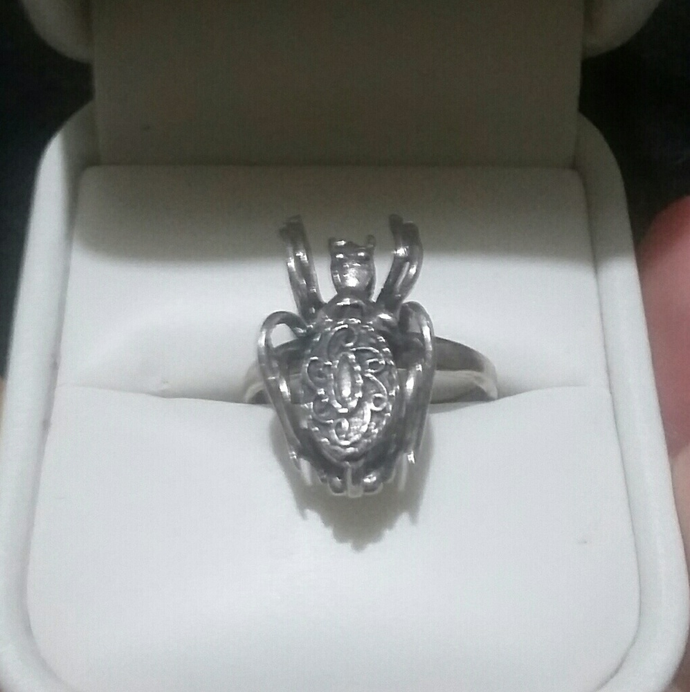 Sz 8 ~ Sterling silver spider poison ring